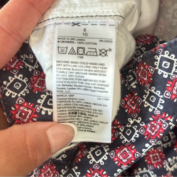 Gap Patterned Women's Shorts Red Blue Paisley Print NWT Size 6 - Picture 7 of 7